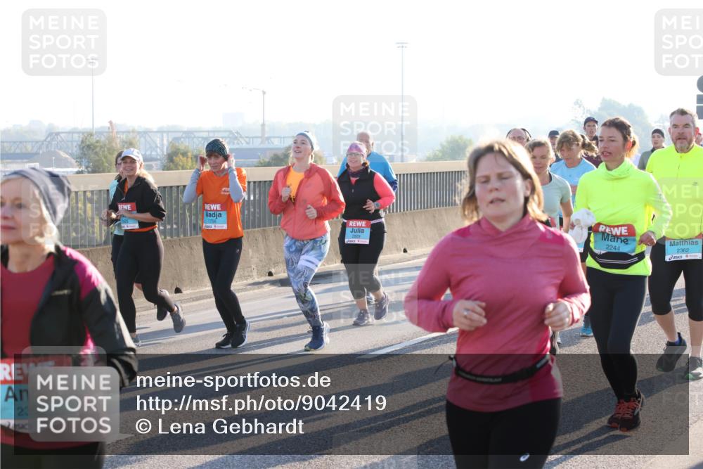 03.10.2025 - Köhlbrandbrückenlauf Lena Gebhardt http://msf.ph/oto/9042419 03.10.2025 09:26:04 Position 1 2369, 1756, 2829, 2244, 2362 meine-sportfotos.de