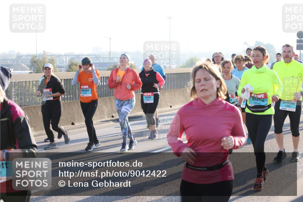 03.10.2025 - Köhlbrandbrückenlauf Lena Gebhardt http://msf.ph/oto/9042422 03.10.2025 09:26:04 Position 1 9, 1756, 00, 2244, 2362 meine-sportfotos.de