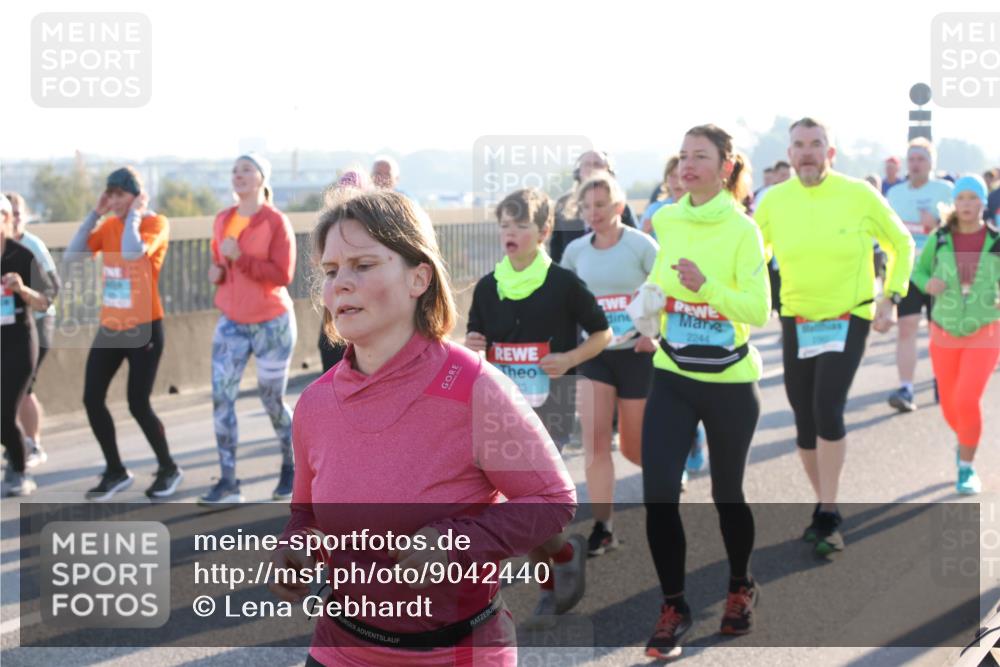 03.10.2025 - Köhlbrandbrückenlauf Lena Gebhardt http://msf.ph/oto/9042440 03.10.2025 09:26:05 Position 1 2244 meine-sportfotos.de