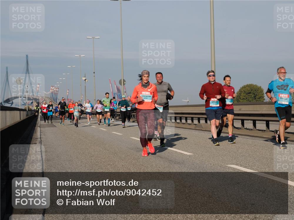 03.10.2025 - Köhlbrandbrückenlauf Fabian Wolf http://msf.ph/oto/9042452 03.10.2025 09:55:57 Position 3 2790, 2150, 1642 meine-sportfotos.de