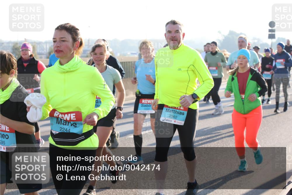 03.10.2025 - Köhlbrandbrückenlauf Lena Gebhardt http://msf.ph/oto/9042474 03.10.2025 09:26:06 Position 1 245, 2244, 08, 3360, 2362 meine-sportfotos.de