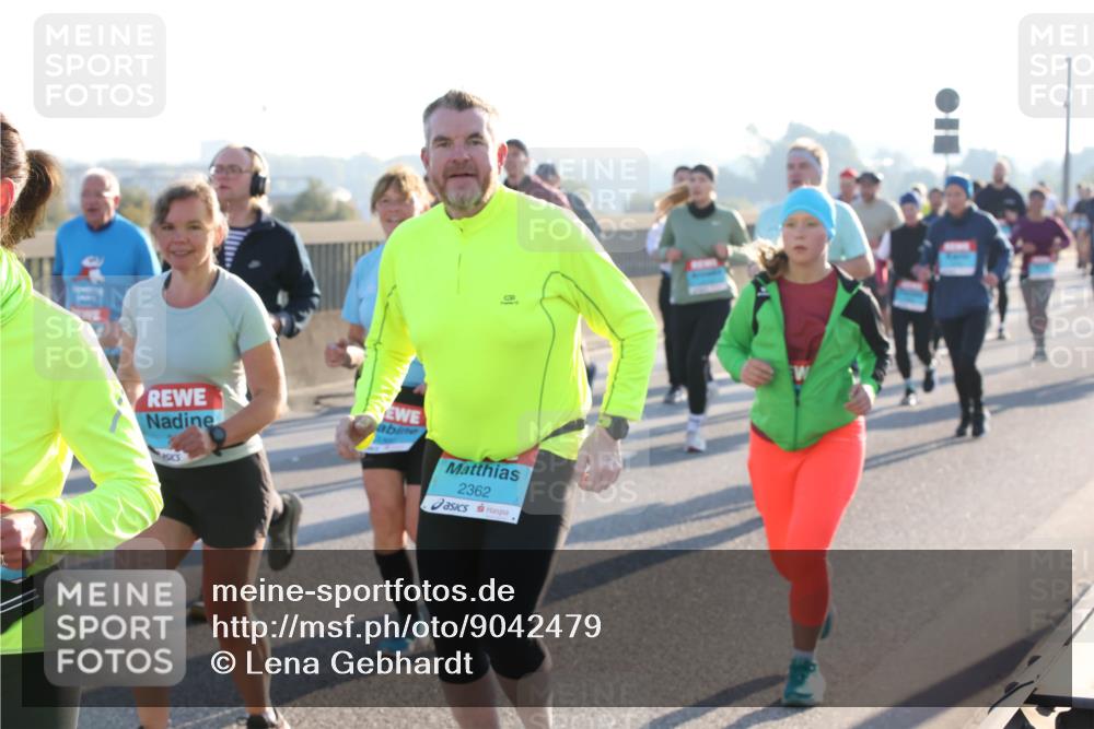 03.10.2025 - Köhlbrandbrückenlauf Lena Gebhardt http://msf.ph/oto/9042479 03.10.2025 09:26:06 Position 1 2362 meine-sportfotos.de