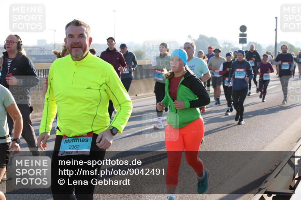 03.10.2025 - Köhlbrandbrückenlauf Lena Gebhardt http://msf.ph/oto/9042491 03.10.2025 09:26:06 Position 1 2362 meine-sportfotos.de