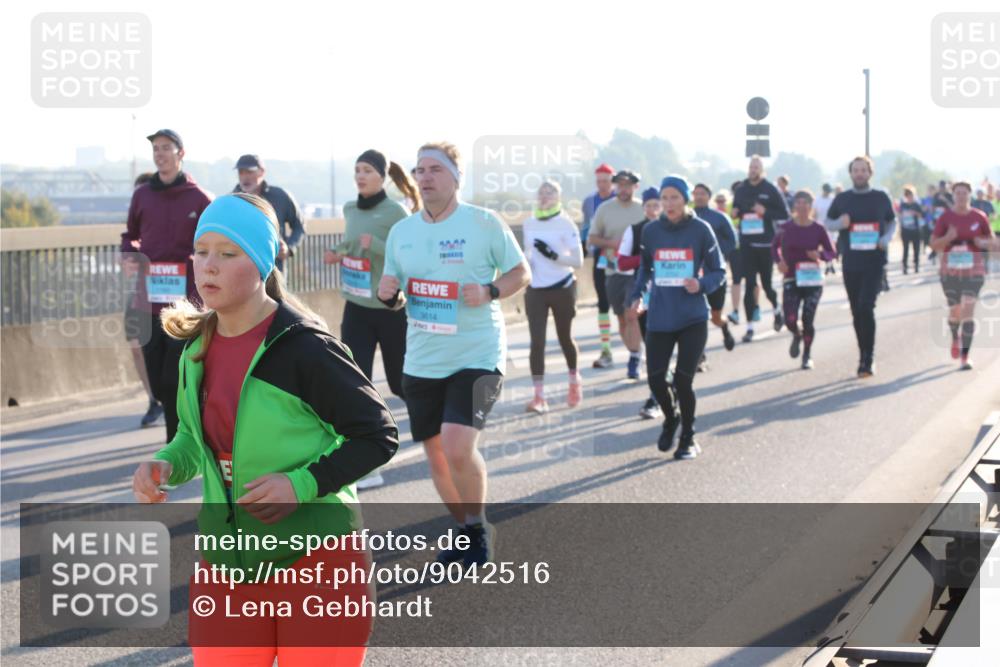 03.10.2025 - Köhlbrandbrückenlauf Lena Gebhardt http://msf.ph/oto/9042516 03.10.2025 09:26:07 Position 1 3614 meine-sportfotos.de
