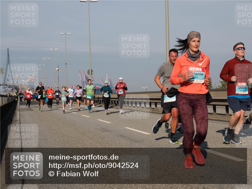 03.10.2025 - Köhlbrandbrückenlauf Fabian Wolf http://msf.ph/oto/9042524 03.10.2025 09:55:59 Position 3 1015, 790, 2150 meine-sportfotos.de