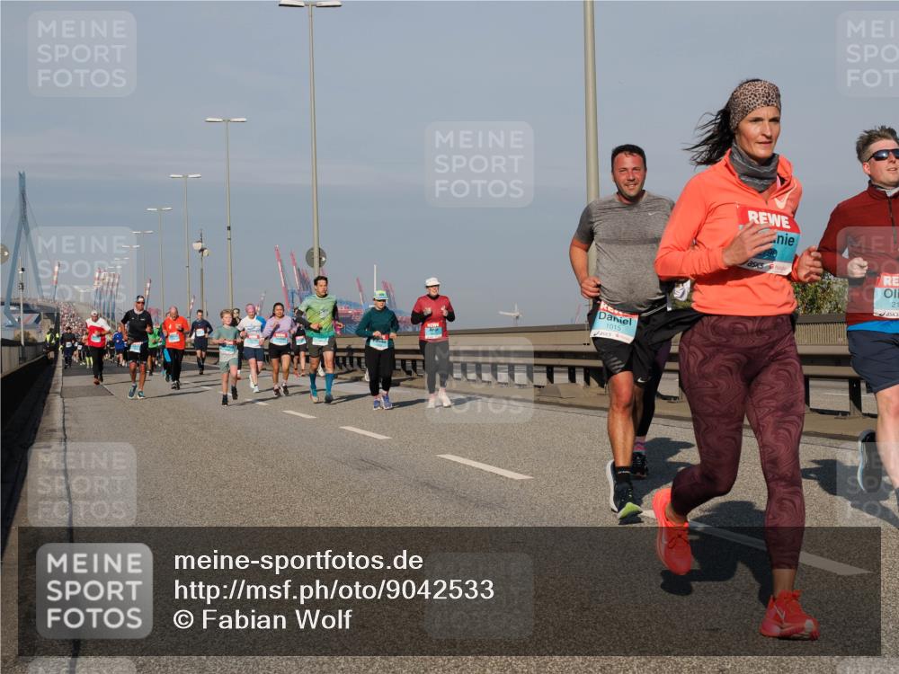 03.10.2025 - Köhlbrandbrückenlauf Fabian Wolf http://msf.ph/oto/9042533 03.10.2025 09:55:59 Position 3 1015, 21 meine-sportfotos.de