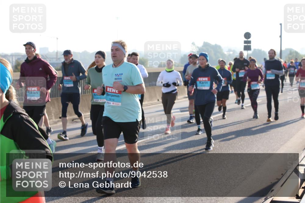 03.10.2025 - Köhlbrandbrückenlauf Lena Gebhardt http://msf.ph/oto/9042538 03.10.2025 09:26:07 Position 1 1160, 2310, 3614 meine-sportfotos.de