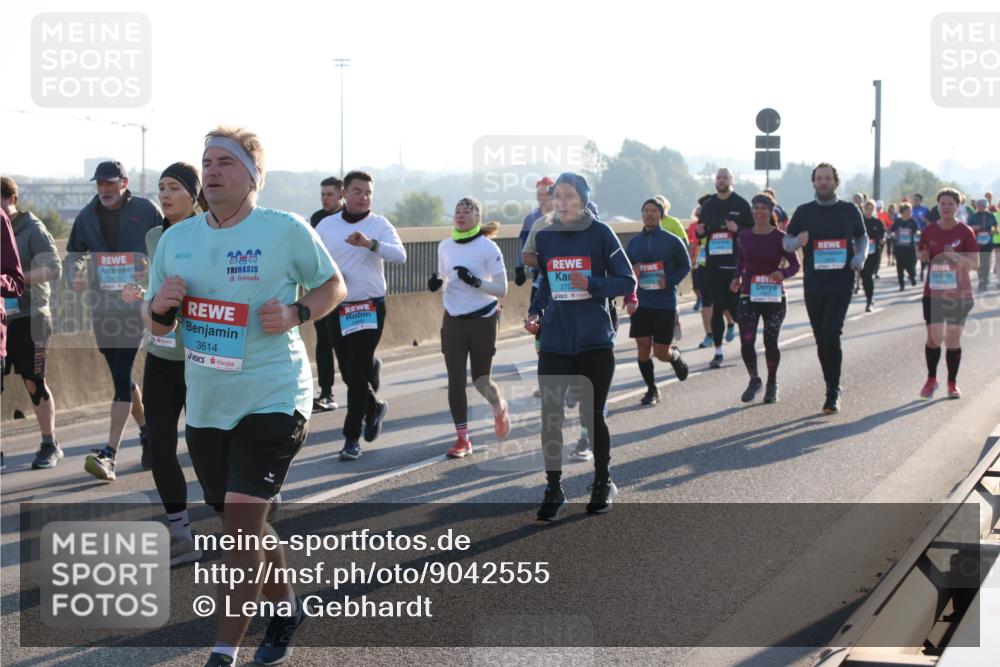 03.10.2025 - Köhlbrandbrückenlauf Lena Gebhardt http://msf.ph/oto/9042555 03.10.2025 09:26:08 Position 1 3614, 2752 meine-sportfotos.de