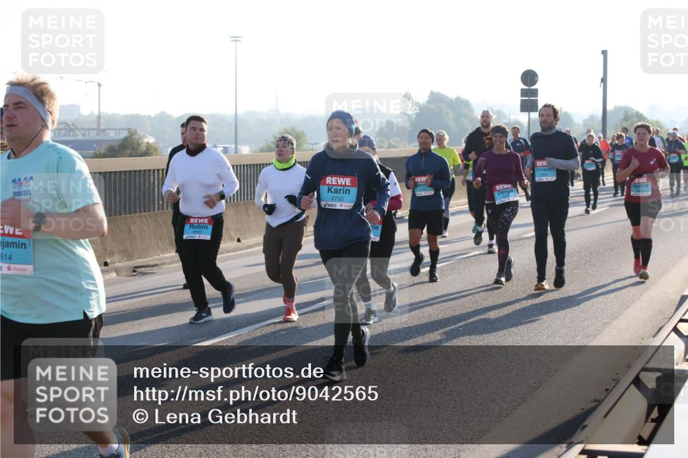 03.10.2025 - Köhlbrandbrückenlauf Lena Gebhardt http://msf.ph/oto/9042565 03.10.2025 09:26:08 Position 1 614, 5, 2752 meine-sportfotos.de