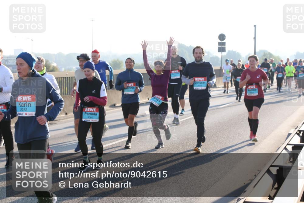 03.10.2025 - Köhlbrandbrückenlauf Lena Gebhardt http://msf.ph/oto/9042615 03.10.2025 09:26:09 Position 1 2752, 3001, 2376, 3669 meine-sportfotos.de