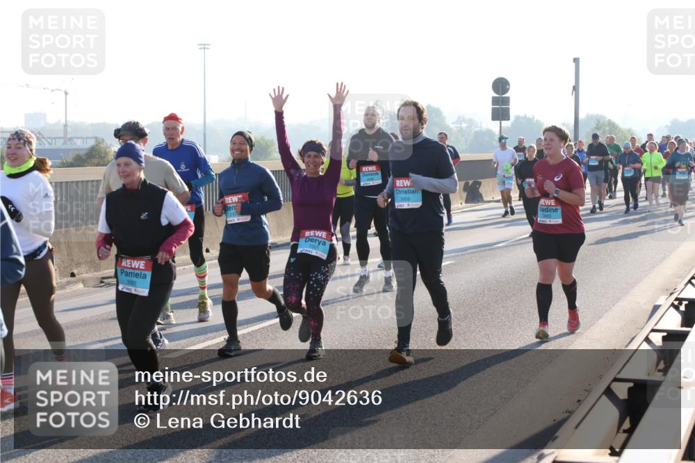 03.10.2025 - Köhlbrandbrückenlauf Lena Gebhardt http://msf.ph/oto/9042636 03.10.2025 09:26:10 Position 1 3001, 237, 1001, 2838, 3669 meine-sportfotos.de