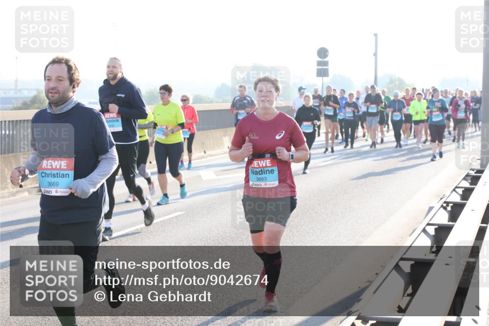 03.10.2025 - Köhlbrandbrückenlauf Lena Gebhardt http://msf.ph/oto/9042674 03.10.2025 09:26:12 Position 1 3669, 2838, 3, 3663 meine-sportfotos.de