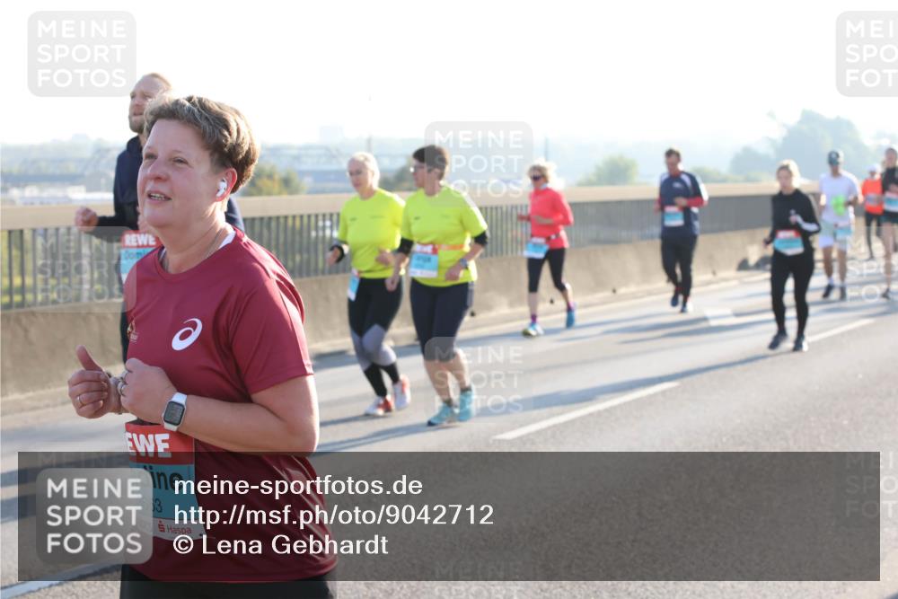 03.10.2025 - Köhlbrandbrückenlauf Lena Gebhardt http://msf.ph/oto/9042712 03.10.2025 09:26:13 Position 1 3663 meine-sportfotos.de