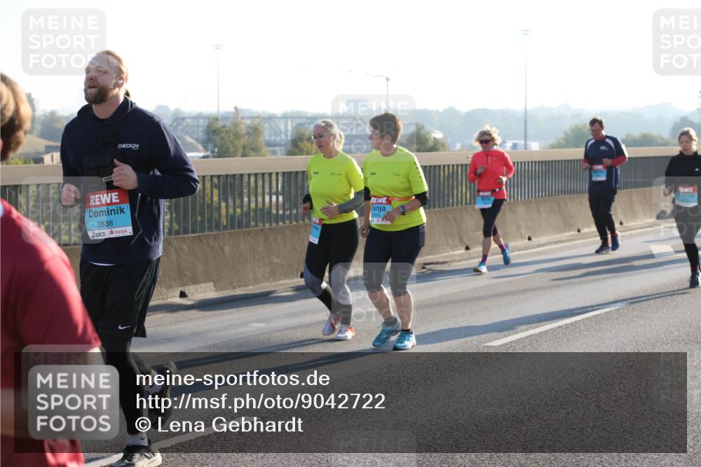 03.10.2025 - Köhlbrandbrückenlauf Lena Gebhardt http://msf.ph/oto/9042722 03.10.2025 09:26:14 Position 1 24, 2838 meine-sportfotos.de