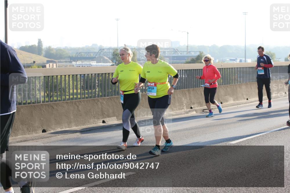 03.10.2025 - Köhlbrandbrückenlauf Lena Gebhardt http://msf.ph/oto/9042747 03.10.2025 09:26:14 Position 1 3254 meine-sportfotos.de