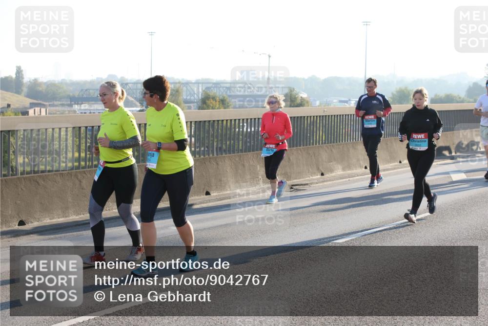 03.10.2025 - Köhlbrandbrückenlauf Lena Gebhardt http://msf.ph/oto/9042767 03.10.2025 09:26:14 Position 1 002, 92, 99, 2622 meine-sportfotos.de