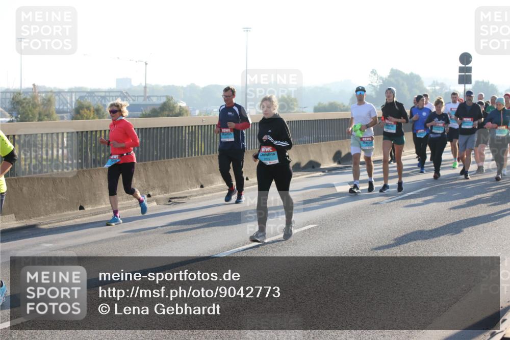03.10.2025 - Köhlbrandbrückenlauf Lena Gebhardt http://msf.ph/oto/9042773 03.10.2025 09:26:15 Position 1  meine-sportfotos.de