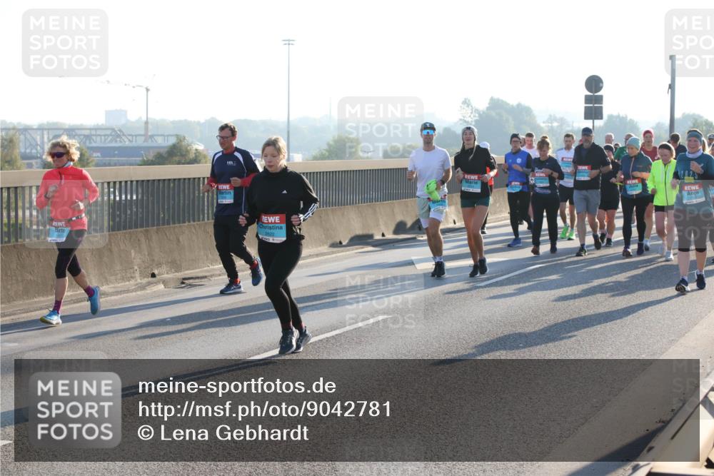 03.10.2025 - Köhlbrandbrückenlauf Lena Gebhardt http://msf.ph/oto/9042781 03.10.2025 09:26:15 Position 1 2622 meine-sportfotos.de