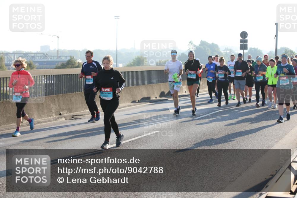 03.10.2025 - Köhlbrandbrückenlauf Lena Gebhardt http://msf.ph/oto/9042788 03.10.2025 09:26:15 Position 1 2622 meine-sportfotos.de
