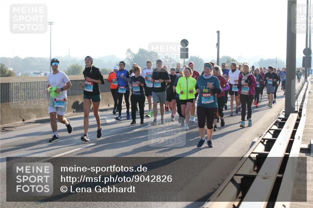 03.10.2025 - Köhlbrandbrückenlauf Lena Gebhardt http://msf.ph/oto/9042826 03.10.2025 09:26:16 Position 1 1938 meine-sportfotos.de