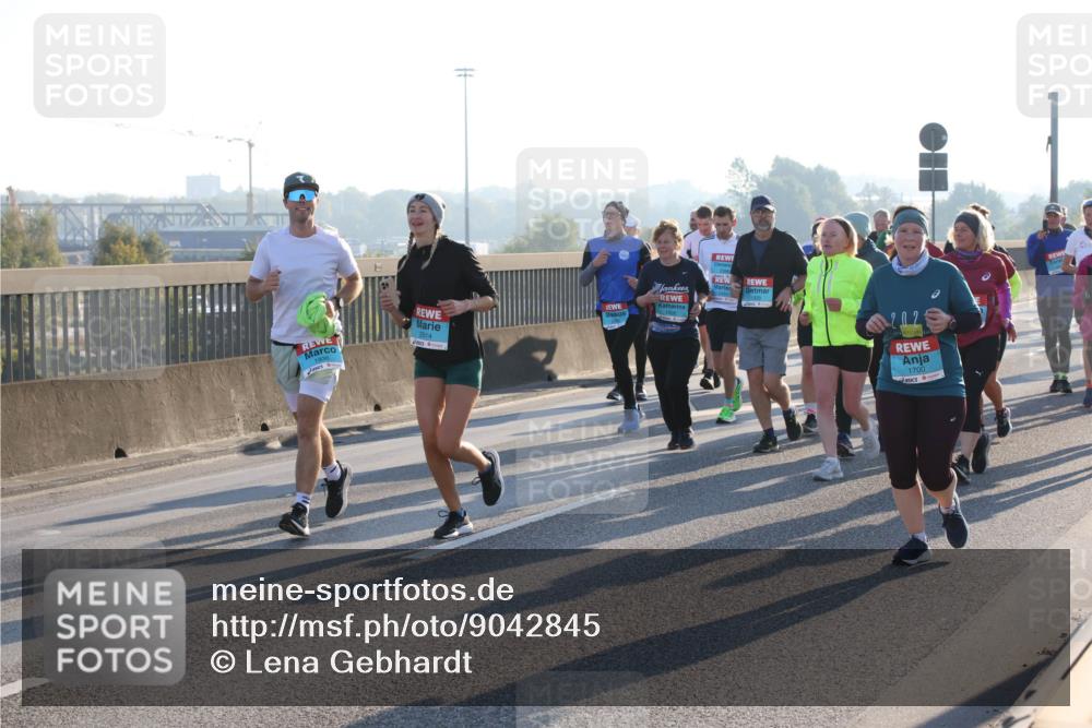 03.10.2025 - Köhlbrandbrückenlauf Lena Gebhardt http://msf.ph/oto/9042845 03.10.2025 09:26:17 Position 1 2514, 1700 meine-sportfotos.de