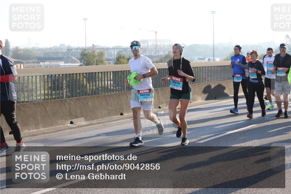 03.10.2025 - Köhlbrandbrückenlauf Lena Gebhardt http://msf.ph/oto/9042856 03.10.2025 09:26:18 Position 1 1938, 2514 meine-sportfotos.de
