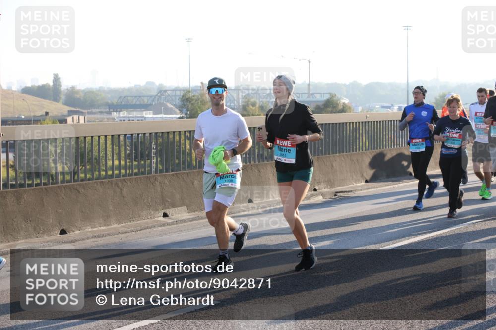 03.10.2025 - Köhlbrandbrückenlauf Lena Gebhardt http://msf.ph/oto/9042871 03.10.2025 09:26:18 Position 1 1938, 2514 meine-sportfotos.de