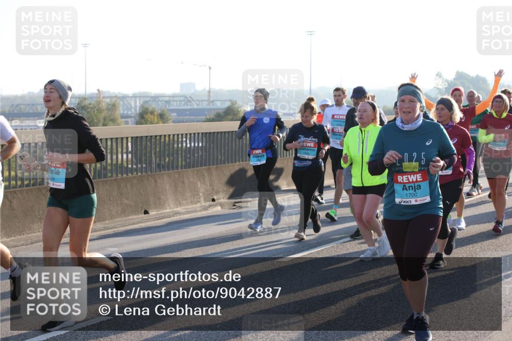03.10.2025 - Köhlbrandbrückenlauf Lena Gebhardt http://msf.ph/oto/9042887 03.10.2025 09:26:19 Position 1 514, 1926, 025, 1700 meine-sportfotos.de
