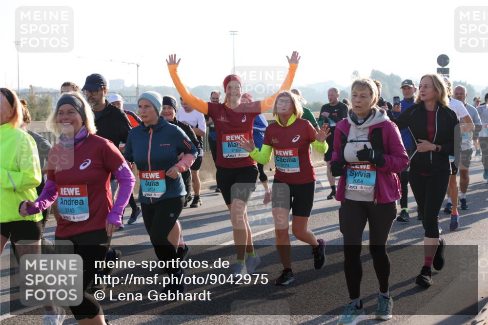 03.10.2025 - Köhlbrandbrückenlauf Lena Gebhardt http://msf.ph/oto/9042975 03.10.2025 09:26:21 Position 1 2143, 2101, 2169, 2174, 2058 meine-sportfotos.de
