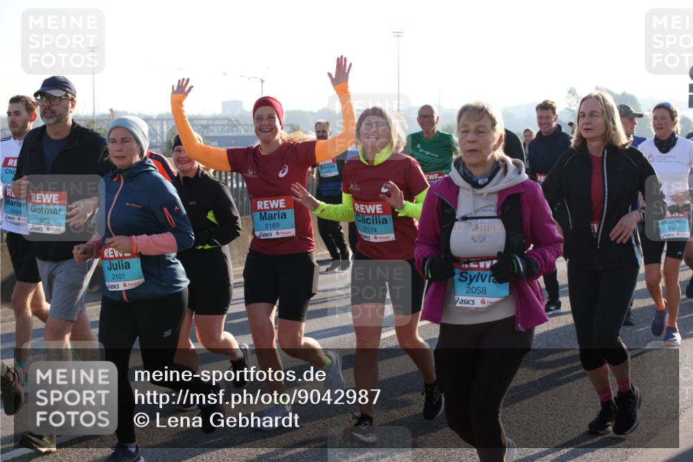 03.10.2025 - Köhlbrandbrückenlauf Lena Gebhardt http://msf.ph/oto/9042987 03.10.2025 09:26:21 Position 1 2454, 1929, 2101, 2169, 2174, 64270, 2058, 2319 meine-sportfotos.de
