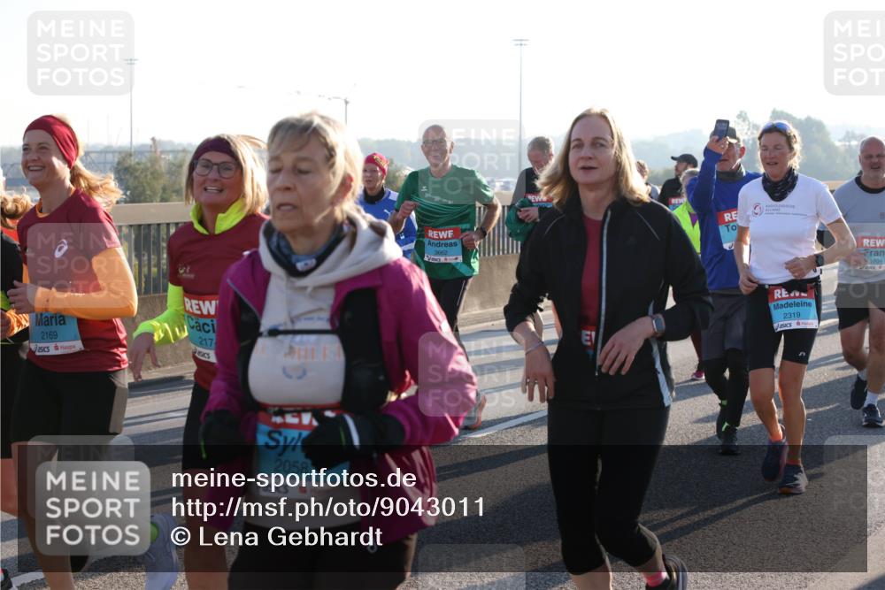 03.10.2025 - Köhlbrandbrückenlauf Lena Gebhardt http://msf.ph/oto/9043011 03.10.2025 09:26:22 Position 1 2169, 217, 2058, 3662, 2319, 1704 meine-sportfotos.de