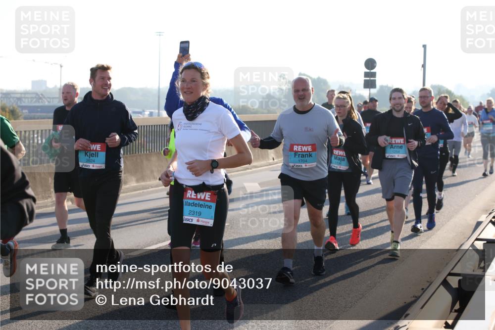 03.10.2025 - Köhlbrandbrückenlauf Lena Gebhardt http://msf.ph/oto/9043037 03.10.2025 09:26:23 Position 1 2624, 2319, 1704, 1136, 1254 meine-sportfotos.de