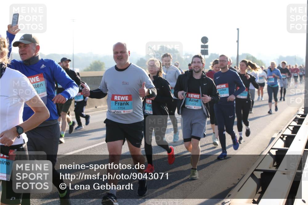 03.10.2025 - Köhlbrandbrückenlauf Lena Gebhardt http://msf.ph/oto/9043071 03.10.2025 09:26:24 Position 1 1704, 1136, 1254 meine-sportfotos.de
