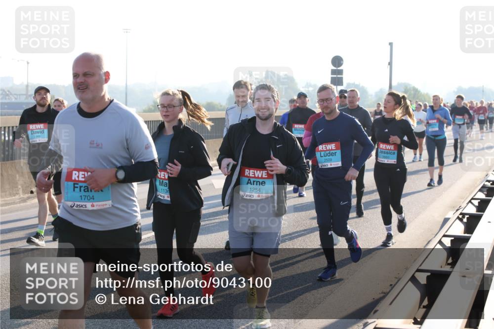 03.10.2025 - Köhlbrandbrückenlauf Lena Gebhardt http://msf.ph/oto/9043100 03.10.2025 09:26:24 Position 1 2345, 1704, 1136, 1254, 2509, 3660 meine-sportfotos.de