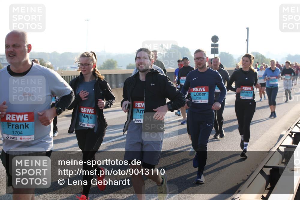 03.10.2025 - Köhlbrandbrückenlauf Lena Gebhardt http://msf.ph/oto/9043110 03.10.2025 09:26:25 Position 1 1704, 2509, 3660, 125, 1136 meine-sportfotos.de