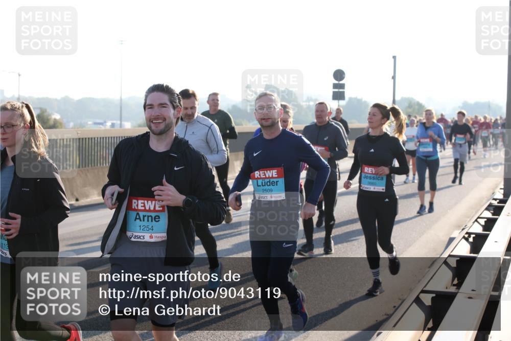 03.10.2025 - Köhlbrandbrückenlauf Lena Gebhardt http://msf.ph/oto/9043119 03.10.2025 09:26:25 Position 1 113, 1254, 2509, 3660 meine-sportfotos.de