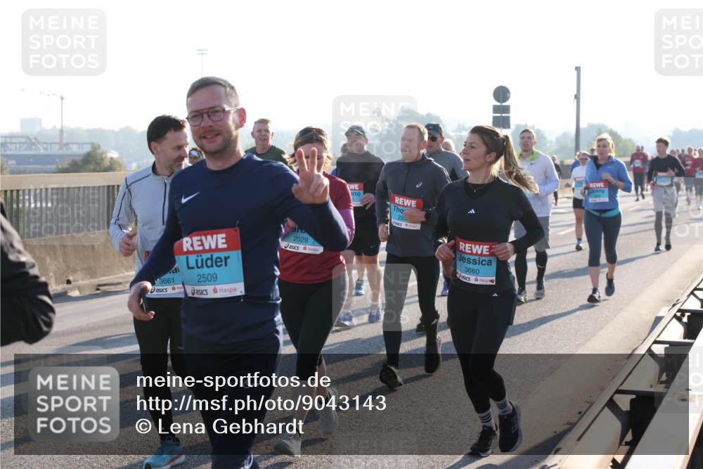 03.10.2025 - Köhlbrandbrückenlauf Lena Gebhardt http://msf.ph/oto/9043143 03.10.2025 09:26:26 Position 1 3661, 2509, 2028, 230, 3660 meine-sportfotos.de