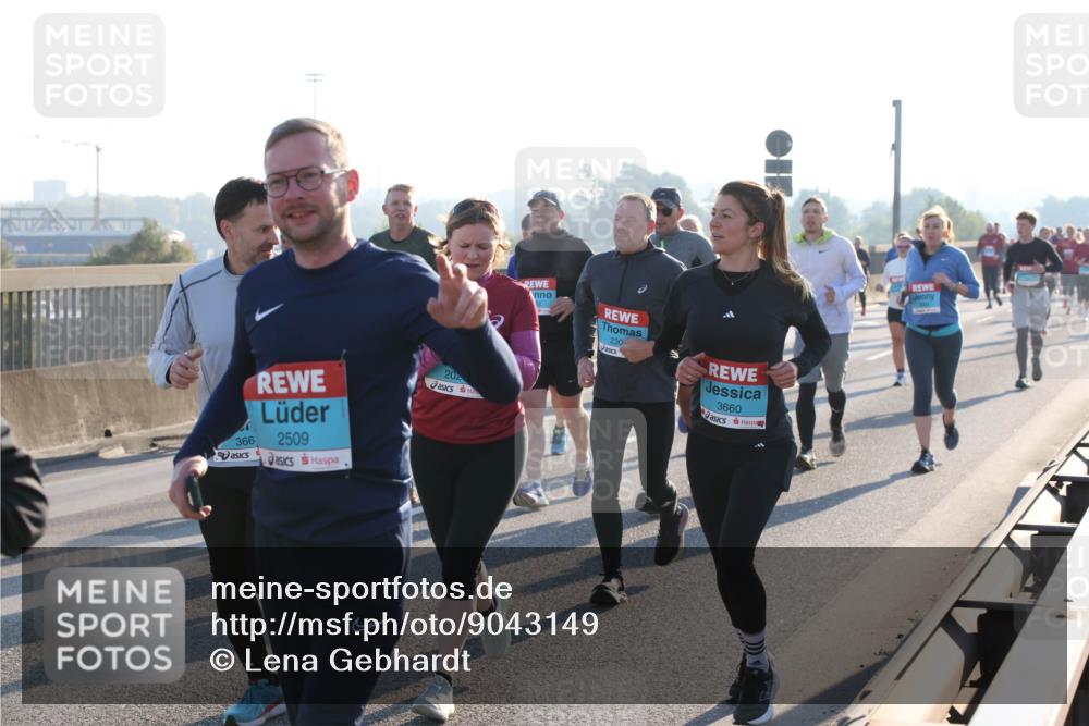 03.10.2025 - Köhlbrandbrückenlauf Lena Gebhardt http://msf.ph/oto/9043149 03.10.2025 09:26:26 Position 1 2509, 202, 366, 230, 3660 meine-sportfotos.de