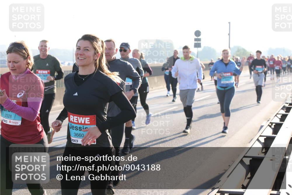 03.10.2025 - Köhlbrandbrückenlauf Lena Gebhardt http://msf.ph/oto/9043188 03.10.2025 09:26:27 Position 1 2028, 3660 meine-sportfotos.de
