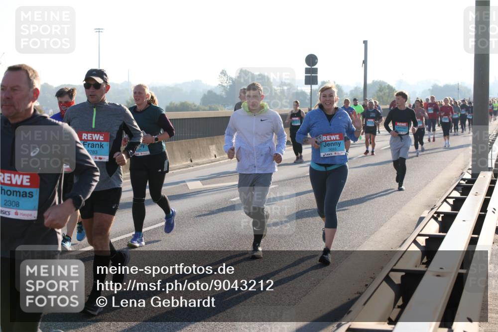 03.10.2025 - Köhlbrandbrückenlauf Lena Gebhardt http://msf.ph/oto/9043212 03.10.2025 09:26:28 Position 1 2308, 2783, 3693 meine-sportfotos.de