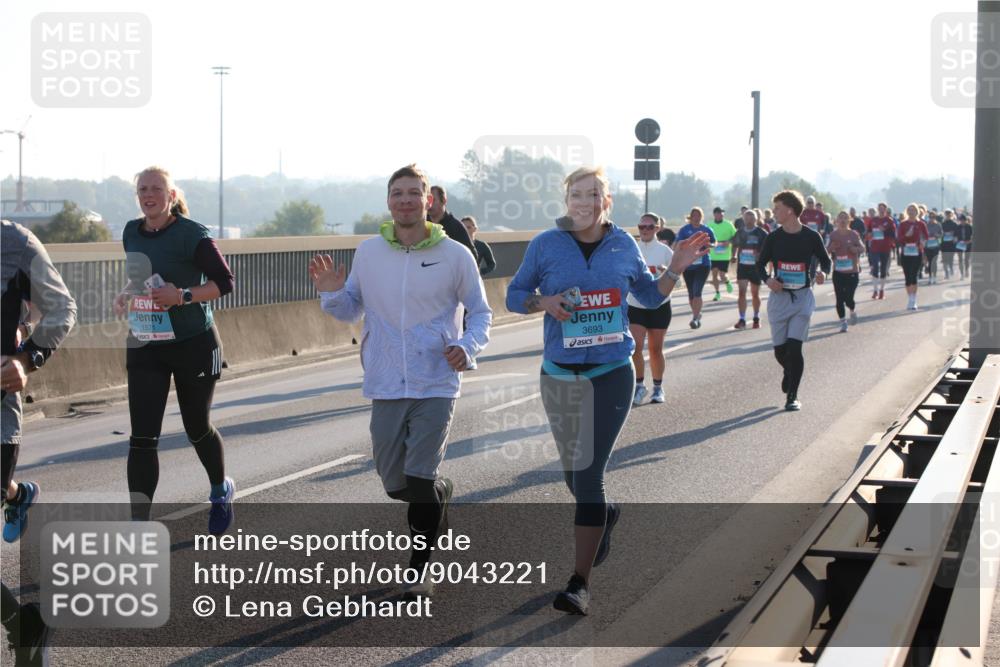 03.10.2025 - Köhlbrandbrückenlauf Lena Gebhardt http://msf.ph/oto/9043221 03.10.2025 09:26:29 Position 1 1571, 3693 meine-sportfotos.de