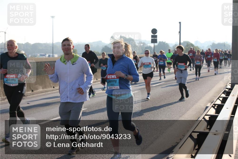 03.10.2025 - Köhlbrandbrückenlauf Lena Gebhardt http://msf.ph/oto/9043233 03.10.2025 09:26:29 Position 1 1571, 3693 meine-sportfotos.de