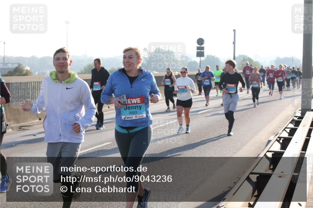 03.10.2025 - Köhlbrandbrückenlauf Lena Gebhardt http://msf.ph/oto/9043236 03.10.2025 09:26:29 Position 1 3693 meine-sportfotos.de