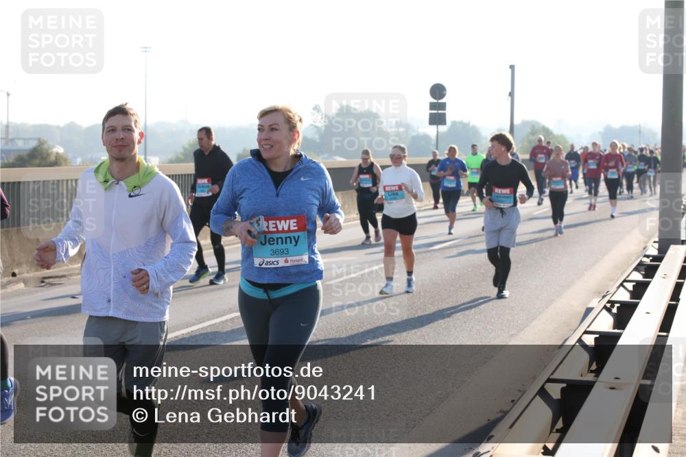 03.10.2025 - Köhlbrandbrückenlauf Lena Gebhardt http://msf.ph/oto/9043241 03.10.2025 09:26:29 Position 1 3693 meine-sportfotos.de