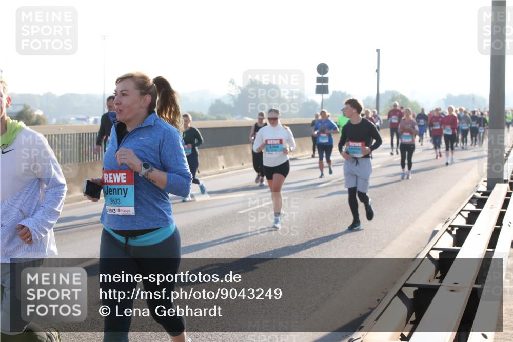 03.10.2025 - Köhlbrandbrückenlauf Lena Gebhardt http://msf.ph/oto/9043249 03.10.2025 09:26:30 Position 1 3693 meine-sportfotos.de