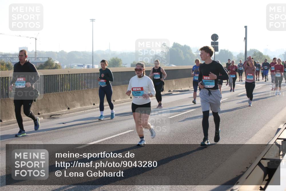 03.10.2025 - Köhlbrandbrückenlauf Lena Gebhardt http://msf.ph/oto/9043280 03.10.2025 09:26:31 Position 1 1942, 2340, 3291 meine-sportfotos.de