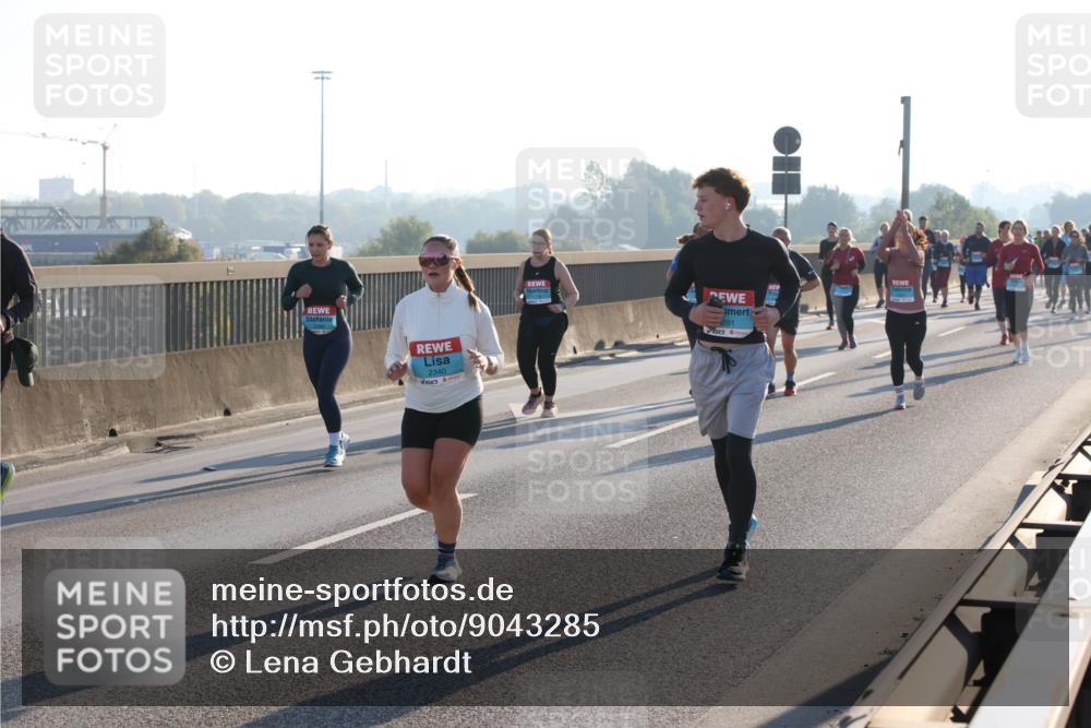 03.10.2025 - Köhlbrandbrückenlauf Lena Gebhardt http://msf.ph/oto/9043285 03.10.2025 09:26:31 Position 1 2340, 291 meine-sportfotos.de