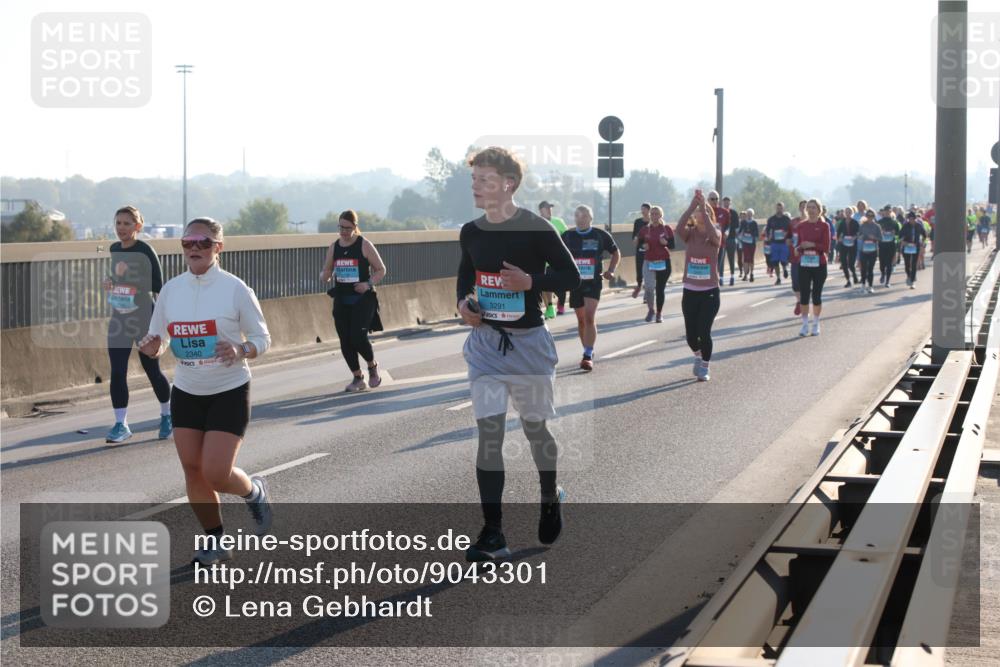 03.10.2025 - Köhlbrandbrückenlauf Lena Gebhardt http://msf.ph/oto/9043301 03.10.2025 09:26:32 Position 1 2340, 3291 meine-sportfotos.de