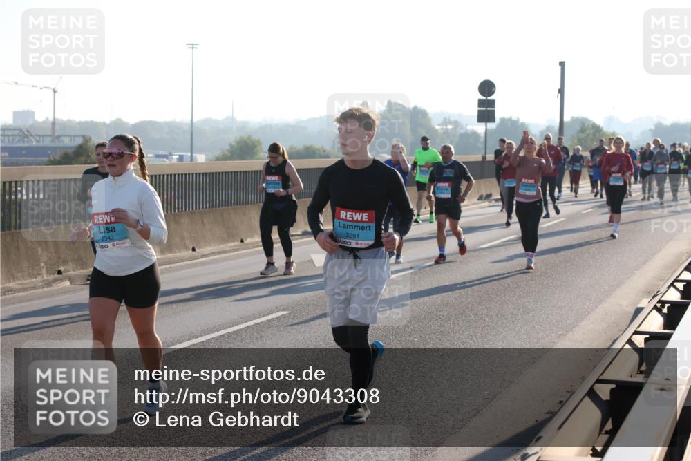 03.10.2025 - Köhlbrandbrückenlauf Lena Gebhardt http://msf.ph/oto/9043308 03.10.2025 09:26:32 Position 1 2340, 3291 meine-sportfotos.de