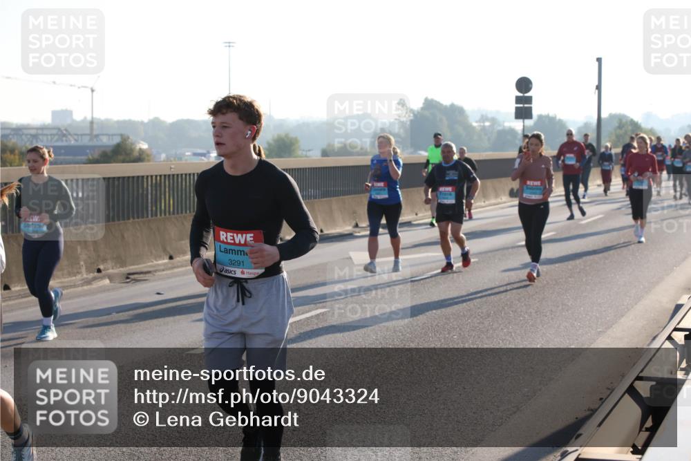 03.10.2025 - Köhlbrandbrückenlauf Lena Gebhardt http://msf.ph/oto/9043324 03.10.2025 09:26:33 Position 1 3291 meine-sportfotos.de
